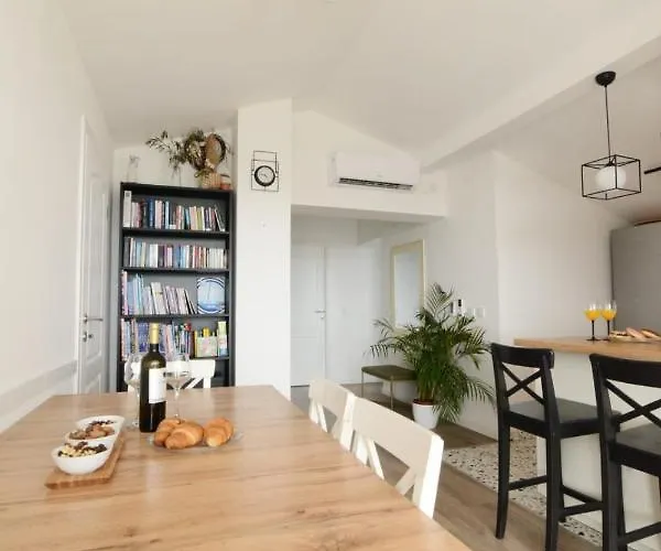 Apartment Iva's Cosy Apartment, Sea View And Free Parking Zadar