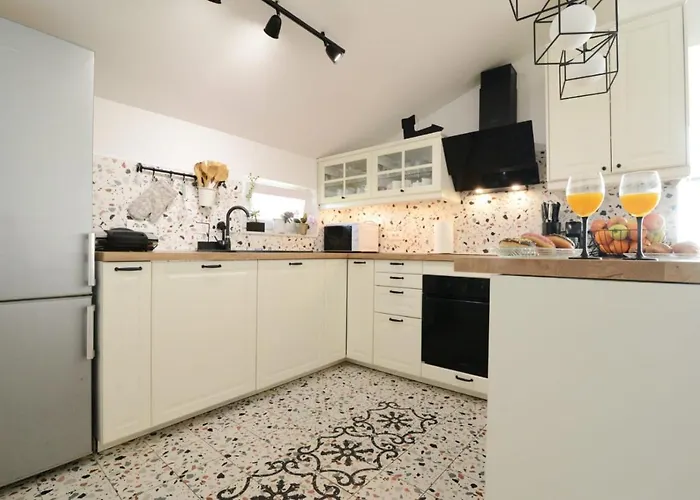 Iva's Cosy Apartment, Sea View And Free Parking * Zadar