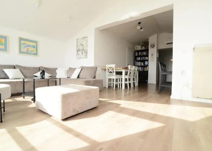Iva's Cosy Apartment, Sea View And Free Parking Apartment *