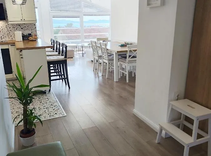 شقة Iva's Cosy Apartment, Sea View And Free Parking