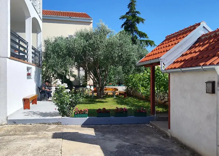 Iva's Cosy Apartment, Sea View And Free Parking * زادار