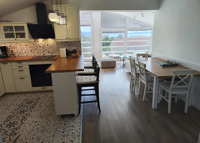 Apartment Iva's Cosy Apartment, Sea View And Free Parking