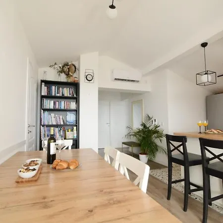 Apartment Iva's Cosy Apartment, Sea View And Free Parking Zadar