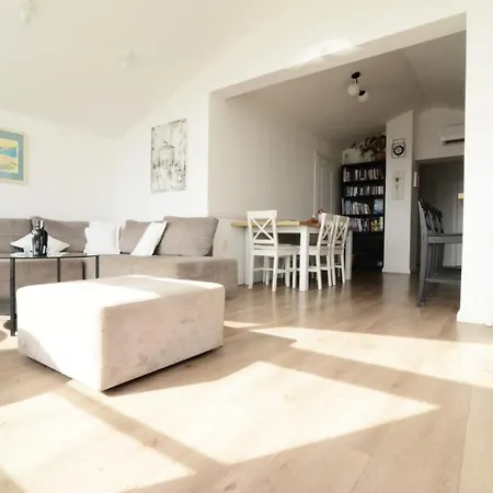 Iva's Cosy Apartment, Sea View And Free Parking Apartment *