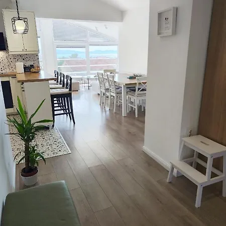 아파트 Iva's Cosy Apartment, Sea View And Free Parking