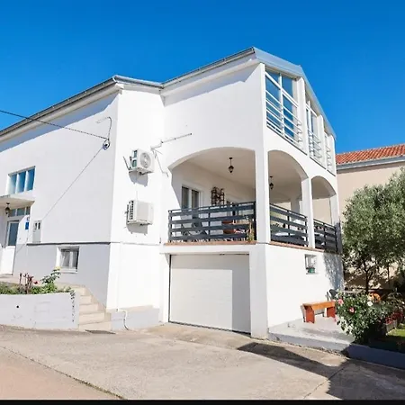 Iva's Cosy Apartment, Sea View And Free Parking Apartment