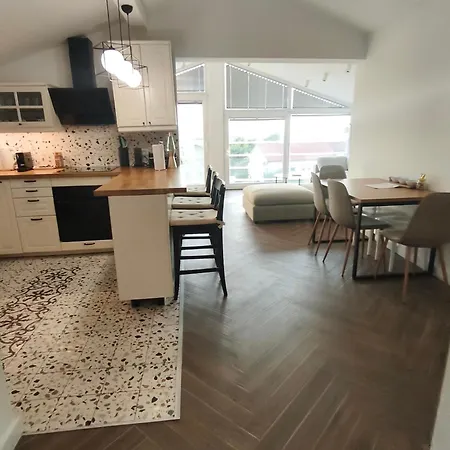 Iva's Cosy Apartment, Sea View And Free Parking *
