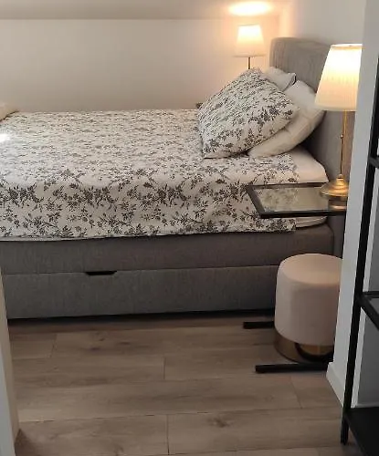アパート Iva's Cosy Apartment, Sea View And Free Parking ザダル