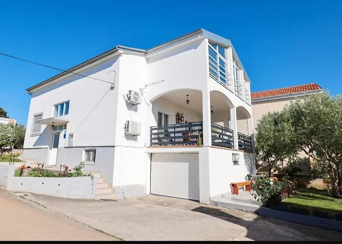 Iva's Cosy Apartment, Sea View And Free Parking Appartamento