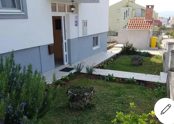 Iva's Cosy Apartment, Sea View And Free Parking ザダル